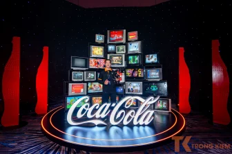 Ảnh bìa album Coca-Cola kỷ niệm 30 năm hoạt động tại Việt Nam