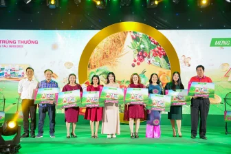 Quay số trúng thưởng Bayer Vietnam - ảnh 24
